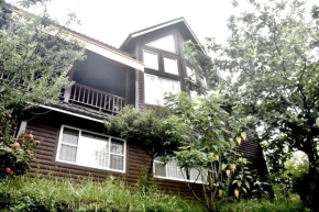 Yiyue Guanhe Homestay 倚月觀荷民宿